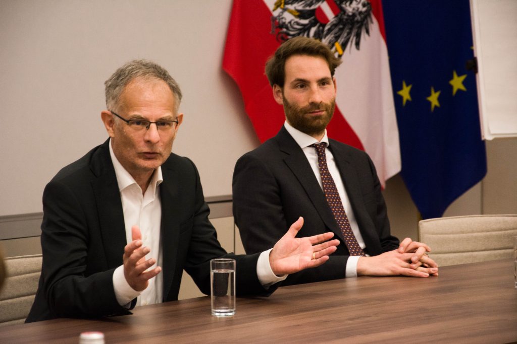 Im Fokus: Finanzminister Markus Marterbauer (SPÖ) im Gespräch mit der WIPOL Steiermark.